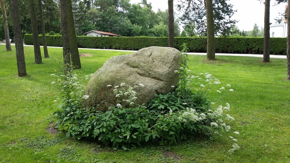 Holmby kyrkogård