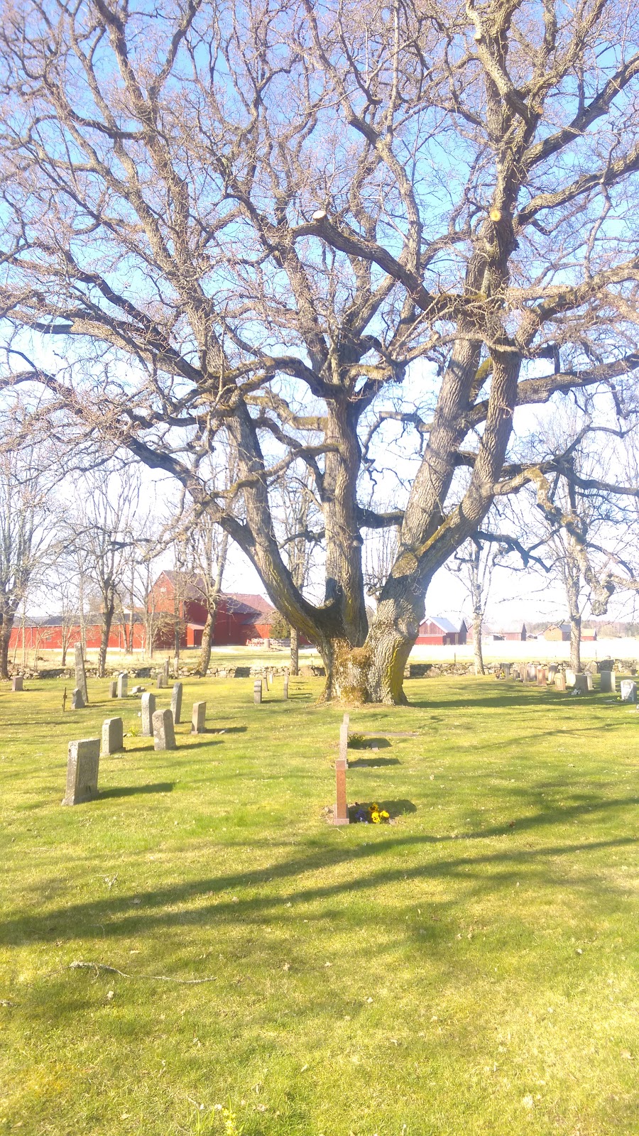 Väla Kyrkogård